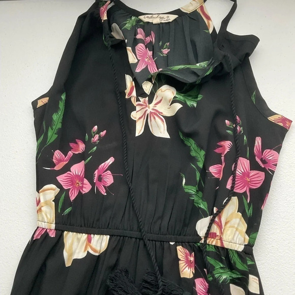 Women’s medium dress, halter style. - Picture 3 of 7